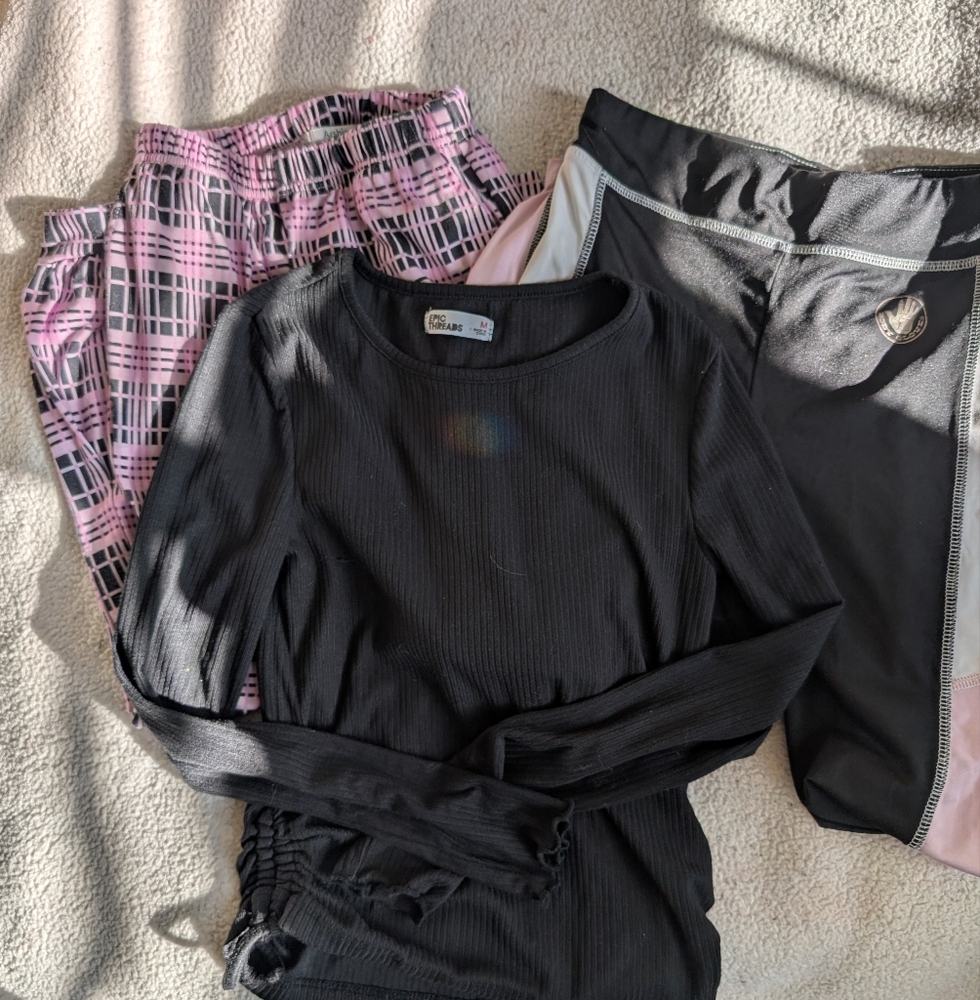 Box#29  😍 5 For $25 😍  Black Ribbed Top & Two Coordinating Pairs Of Pants